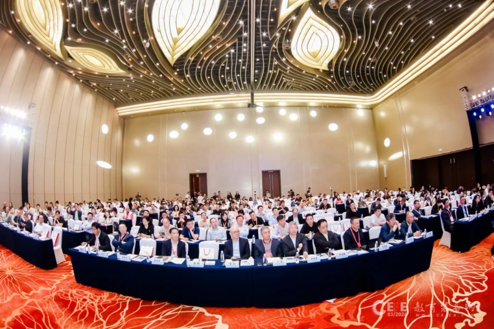 助力发展新质生产力，新技术新装备促进教育高质量发展局长论坛举办